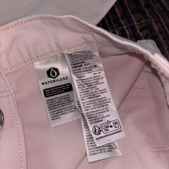 Levi's Women's Classic  Utility Jeans Wide Leg Crop Mid Rise Light Pink Sz 28 - Picture 3 of 8